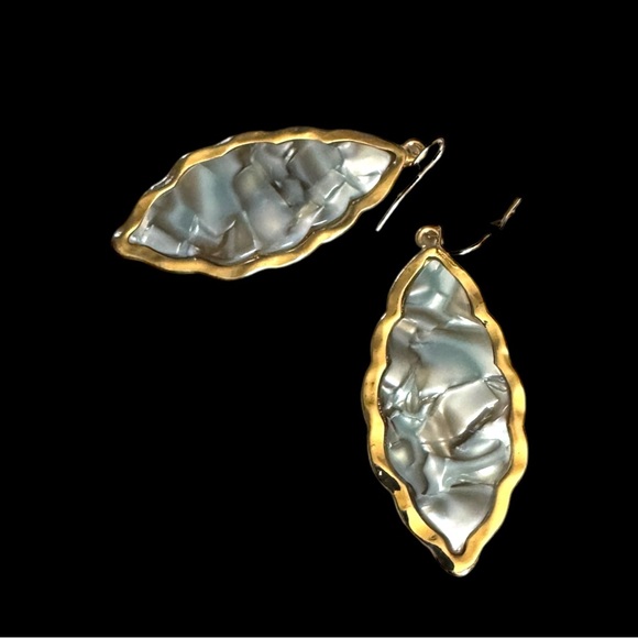 Stunning Marble printed gold Earring 3 inches. - Picture 5 of 12